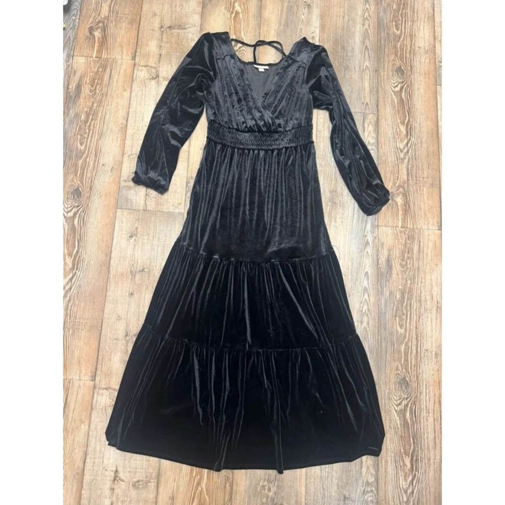 Maxi velvet dress with long sleeves